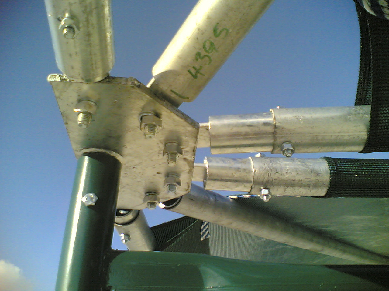 Four Post Tubular Pyramid Shadeport Z25