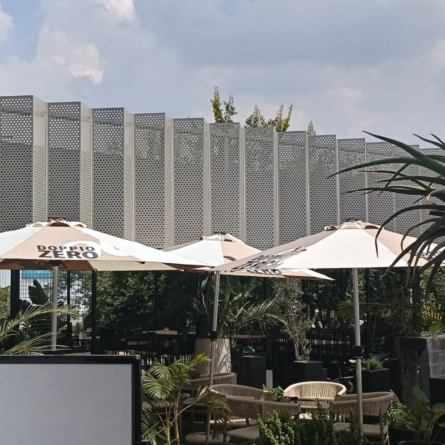 Solaris Outdoor Umbrella 4-Panel Branded